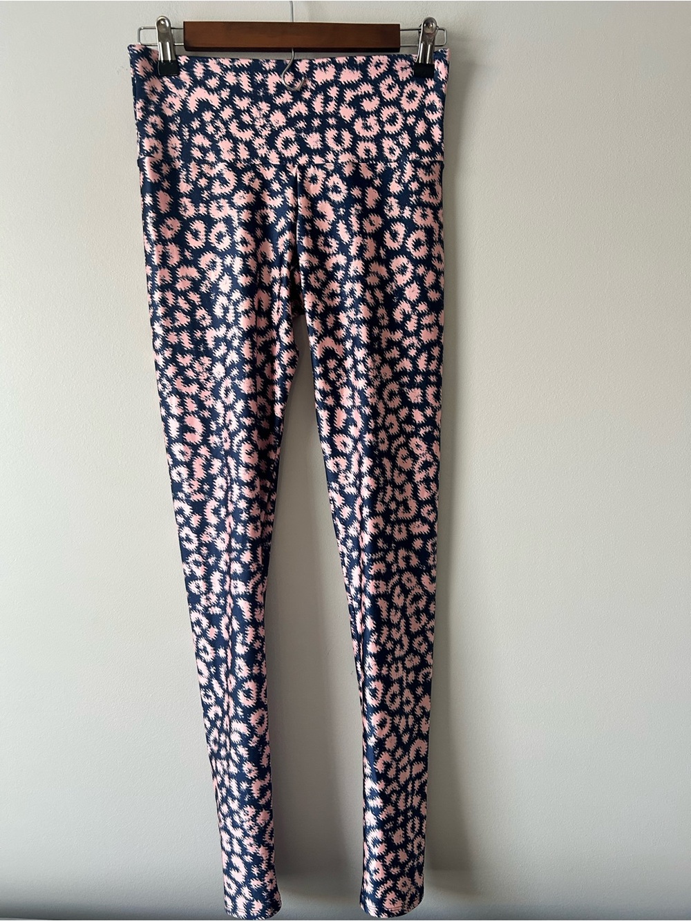 Gold sheep patterned workout Pink Leopard Print Leggings M